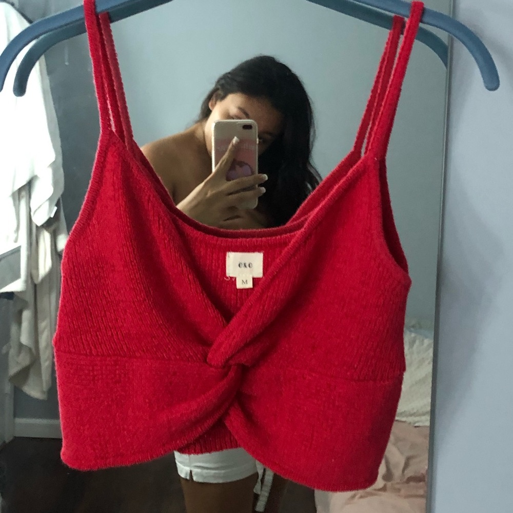 red cropped tank top